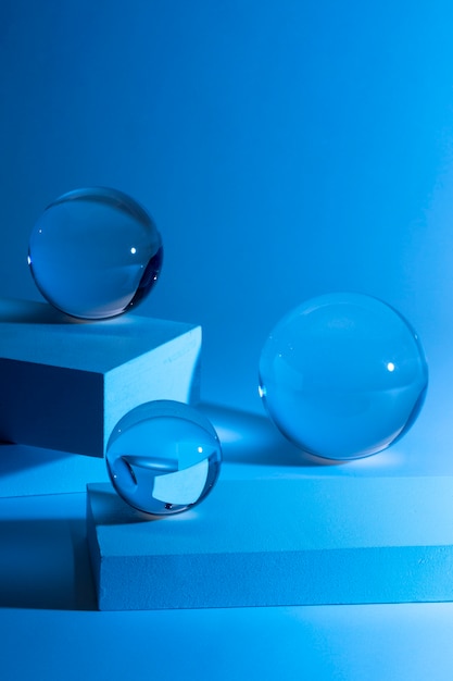 Boules de cristal avec fond bleu