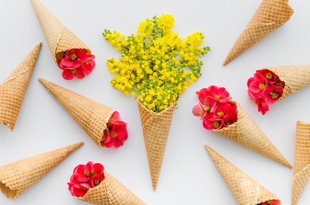 Photo gratuite bouquet de fleurs au cornet