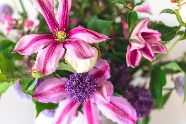 Photo gratuite bouquet de fond floral de fleurs du jardin de la maison