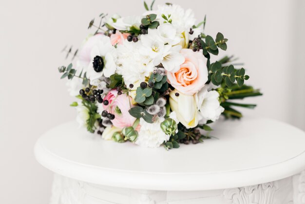 Bouquet de mariage sur la table