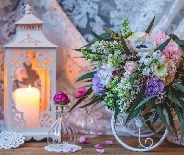 Bouquet de mariée en robe de mariée en tulle