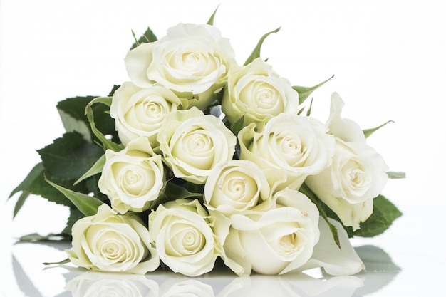 Photo gratuite bouquet de roses blanches