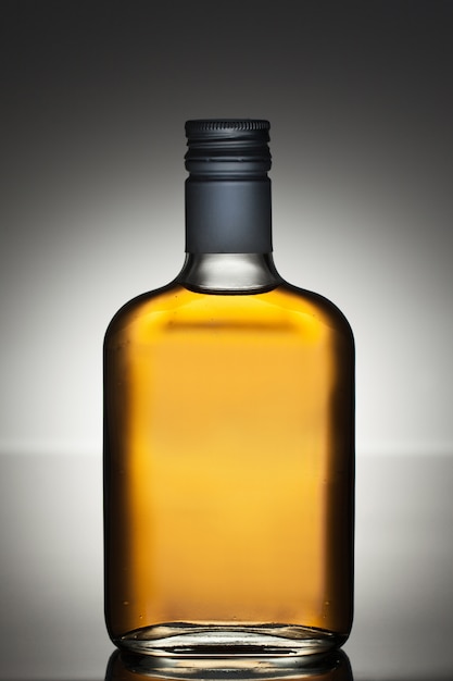 Bouteille d'alcool complète