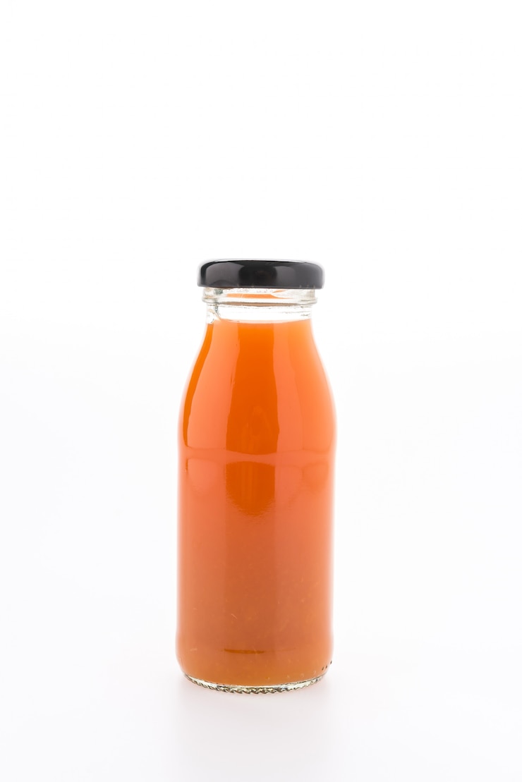 Photo gratuit bouteille de jus d&#39;orange isolé sur fond blanc