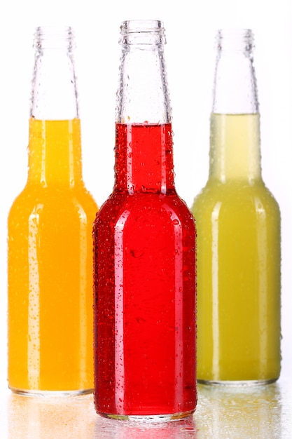 Photo gratuite bouteilles avec cocktail coloré