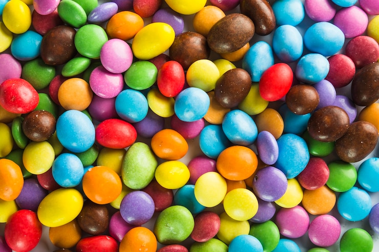 Photo gratuit boutons de bonbons multicolores et gouttes