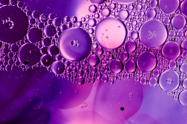 Boutons d&#39;huile goutte violet abstrait