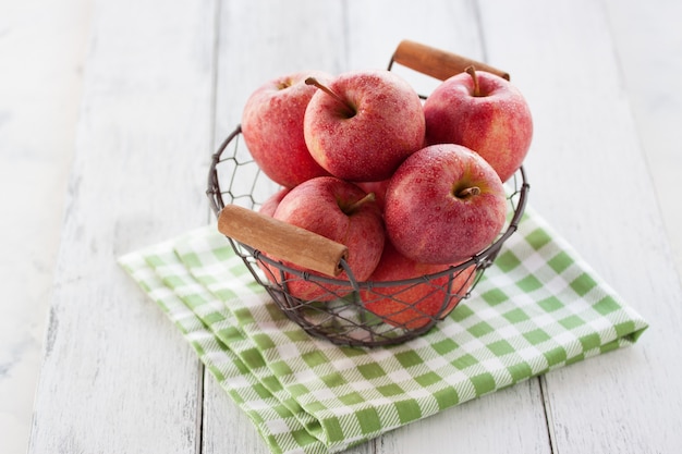 Bowl avec des pommes