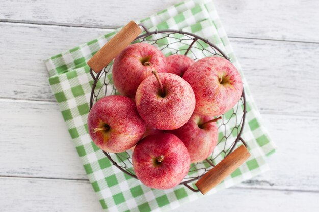 Bowl avec des pommes