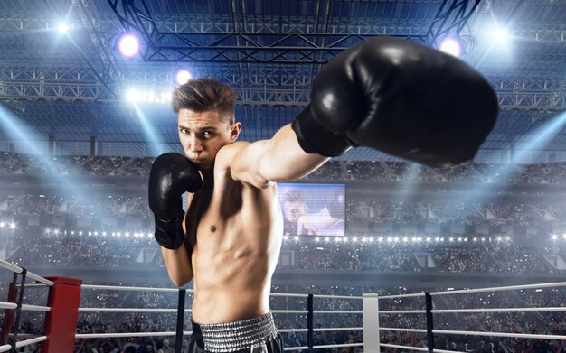 Boxeur professionnel sur un ring de boxe