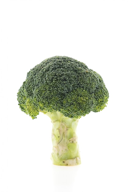 Broccoli avec un fond blanc