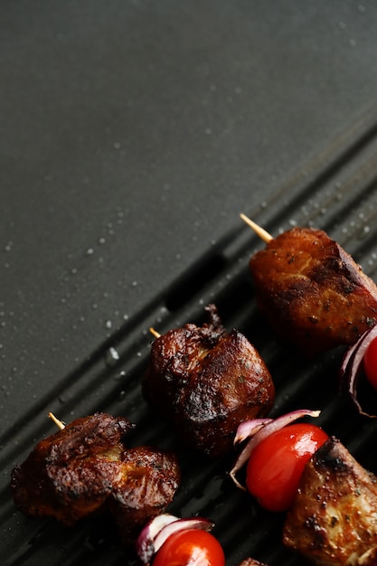 Brochettes de boeuf et tomates grillées