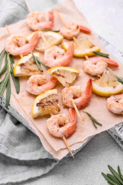 Brochettes de crevettes de fruits de mer haute vue