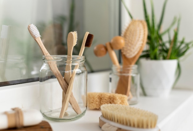 Brosses en bois en pot