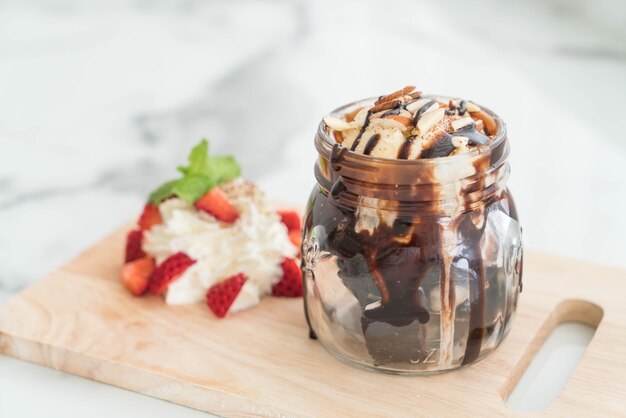 Brownies au chocolat aux glaces à la vanille