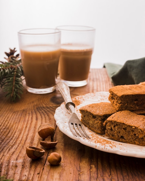 Photo gratuite brownies au chocolat et café