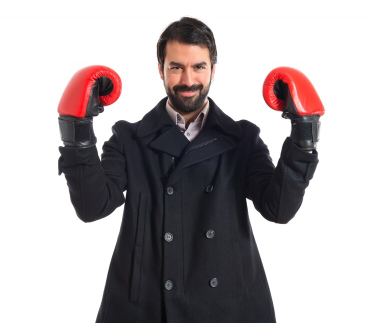 Photo gratuit brunette avec des gants de boxe