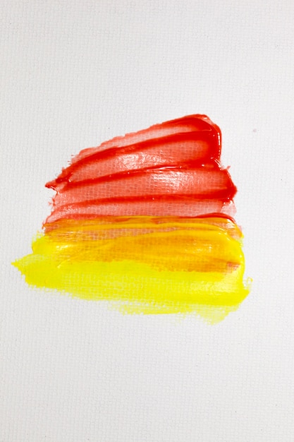 brushstrokes jaune et rouge