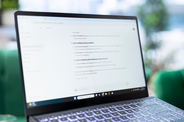 Bucarest Roumanie 30 juillet 2024 Le PDG utilise l'assistant de chat intelligent de l'IA