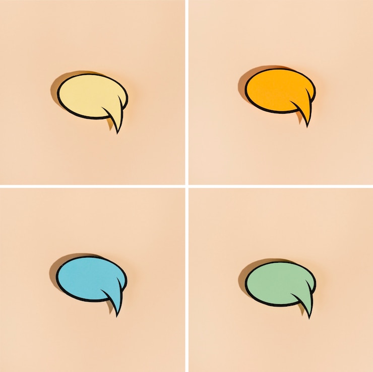 Photo gratuit bulle de dialogue sur fond beige