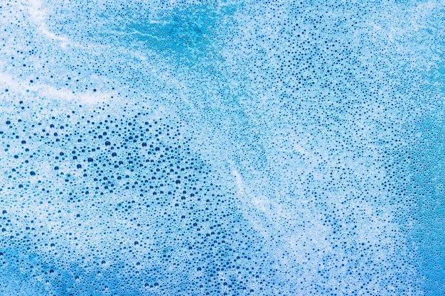 Bulles dans un liquide de couleur bleue