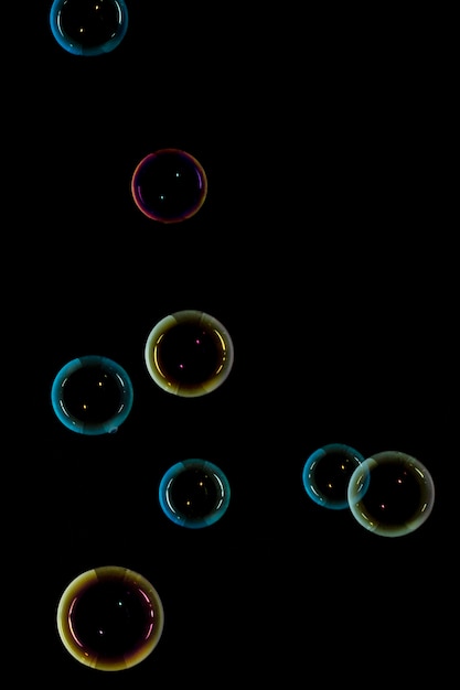 Bulles sur fond noir