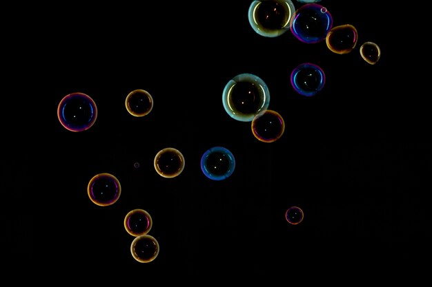 Bulles sur fond noir