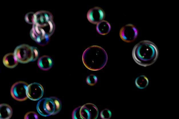 Bulles sur fond noir