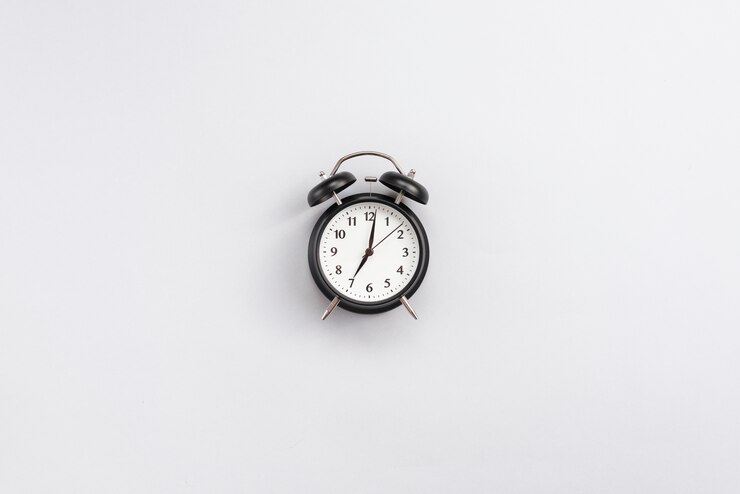 Photo gratuit bureau avec une horloge
