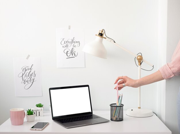 Bureau indépendant à la maison