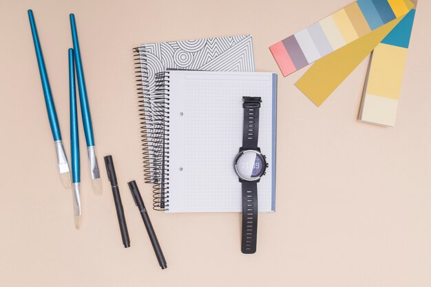 Bureau avec un ordinateur portable