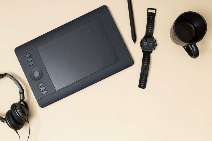 Photo gratuit bureau avec une tablette graphique