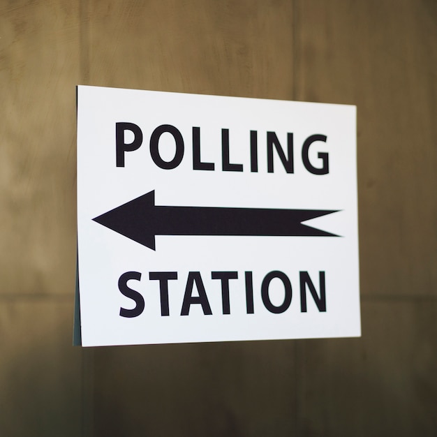 Bureau de vote, signe, à, direction, sur, mur bois