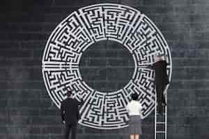 Photo gratuite businesspeople résoudre un labyrinthe