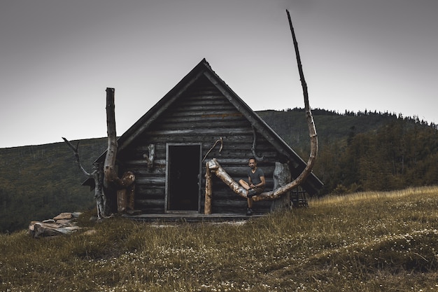 cabane en rondins montagnes, cabane de montagne