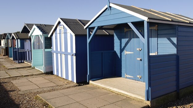 Cabines de plage bleues