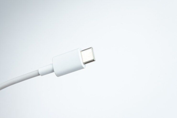 Photo gratuit câble usb de type c sur fond isolé blanc
