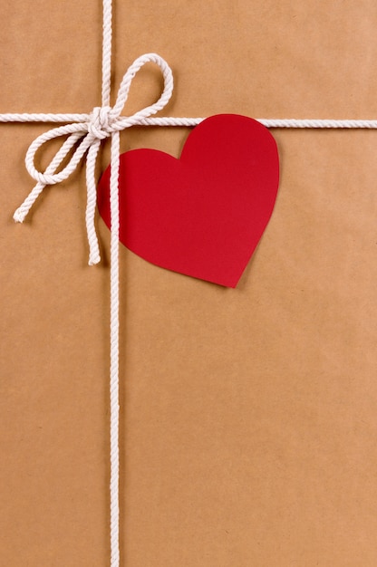 cadeau Saint-Valentin avec forme de coeur tag vertical