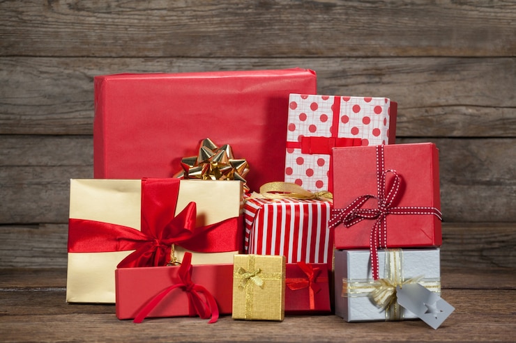Photo gratuit cadeaux de noël empilés