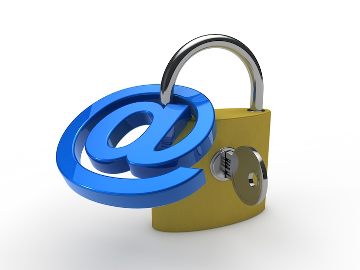 Photo gratuit cadenas d&#39;or avec un @ et une clé