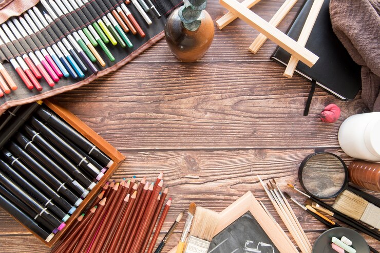 Photo gratuit cadre circulaire vue de dessus avec des crayons