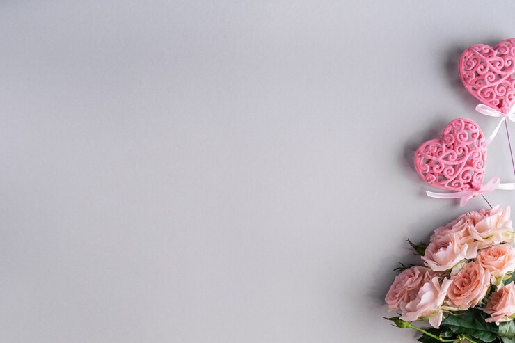 Cadre festif avec des roses roses sur fond gris