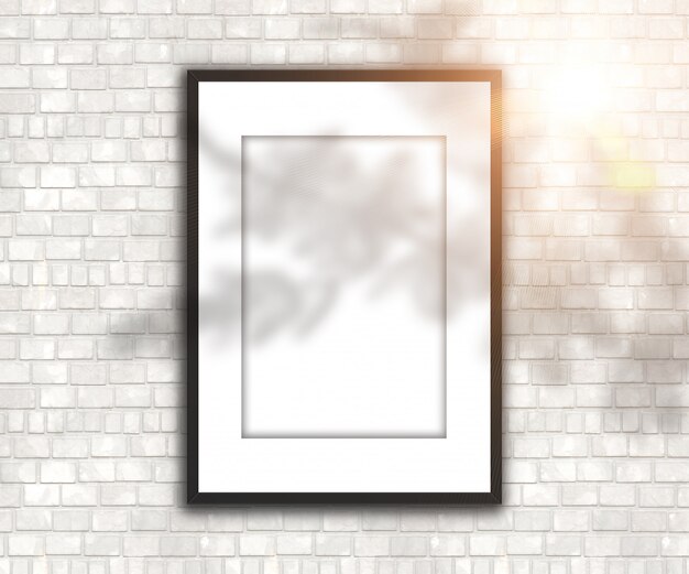 cadre d&#39;image vide sur le mur de briques avec ombre et soleil