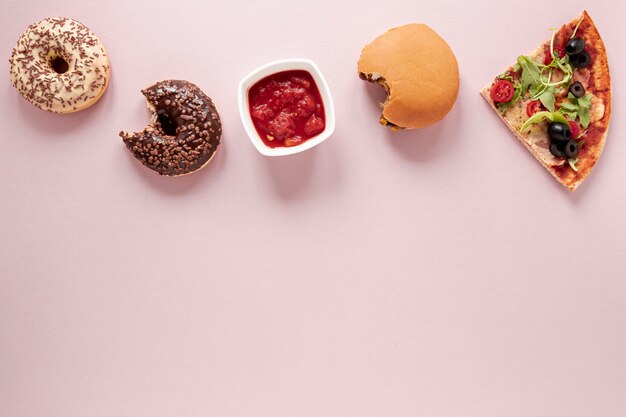 Cadre de nourriture vue de dessus avec fond rose