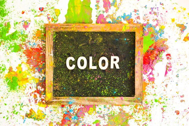 Cadre photo avec inscription de couleur entre des couleurs vives et sèches