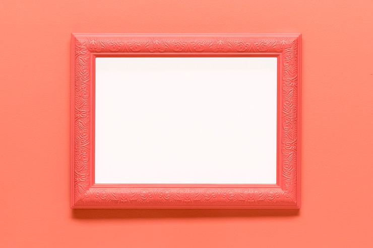 Photo gratuit cadre rose blanc sur fond coloré