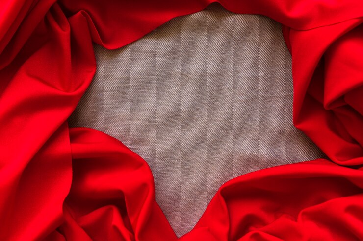 Photo gratuit cadre en satin rouge froissé formant un cadre