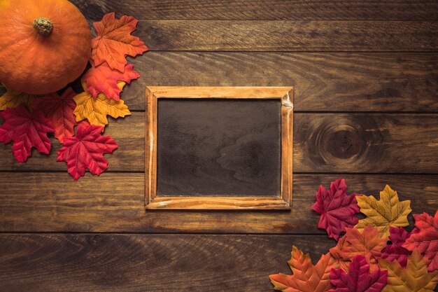 Cadre de tableau noir en composition d&#39;automne