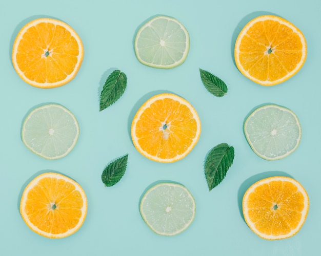 Photo gratuite cadre de tranches d'orange et de citron