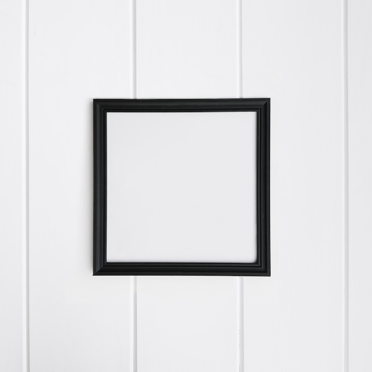 Photo gratuit cadre vide sur fond de bois blanc pour maquette
